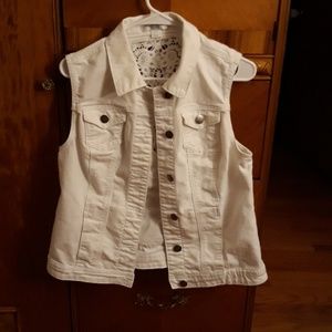 CHRISTOPHER AND BANKS WHITE JEAN JACKET!